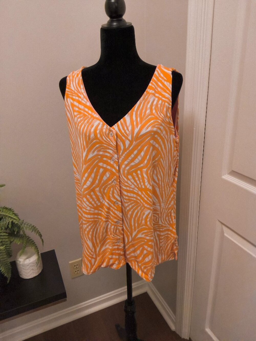 Iman Reversable Button up Sleeveless Blouse. Size xl